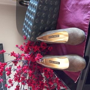 Ann Klein suede pump